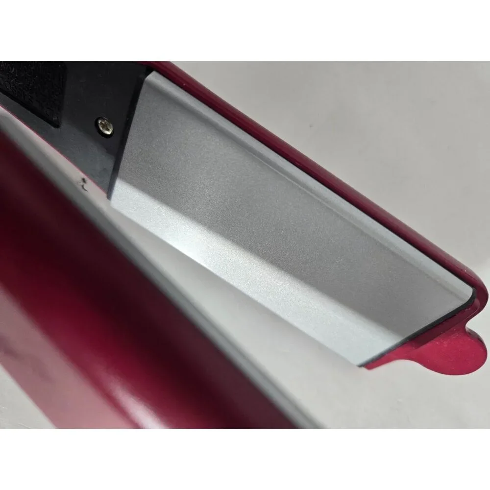 Vidal Sassoon Red Hair Straightener Flat Iron Does turn on and get Hot‎
